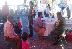 Militares realizan  labor social