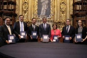 Participa Tony Gali en presentación de edición conmemorativa de la Constitución Mexicana