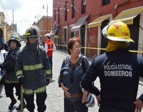 Brindan apoyo a damnificados