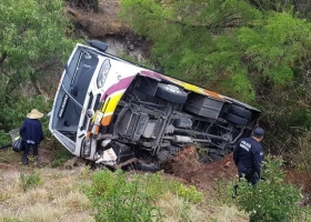 Carretera federal Tehuacán-Huajuapan, a la altura en el kilómetro 51+800 en inmediaciones de Santiago Acatepec