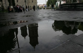 Cielo medio nublado durante el día.