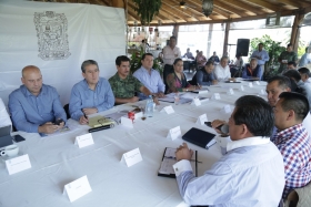 En la reunión participaron funcionarios estatales y representantes de la 25 zona militar