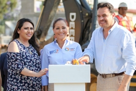  Dinorah López de Gali colocó la primera piedra para iniciar la construcción 