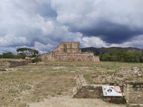 Entre otras piezas encontradas se encuentran 3 esculturas encontradas la temporada pasada