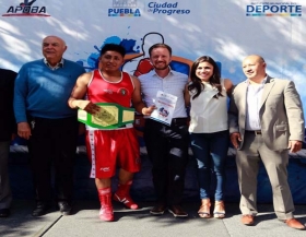 Premian ganadores del torneo de barrios de box