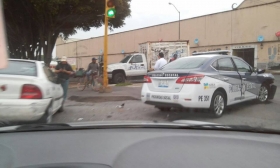 Choca patrulla de la Policía Estatal y provoca carambola