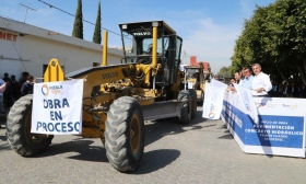 También inició la pavimentación de cinco vialidades con concreto hidráulico