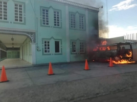 Polic&iacute;as estatales intentaron ingresar pero fueron agredidos a pedradas 