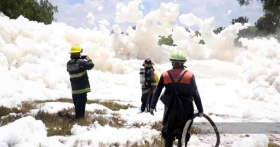 Bomberos y Protección Civil Municipal laboran en la zona    