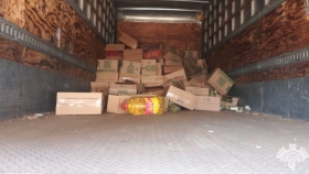 Carga de más de 70 cajas de aceite