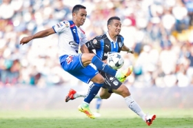 Querétaro propina primera derrota a Puebla