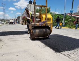 Continúa con labores de reparación de la cinta asfáltica