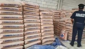 Hallan cemento, llantas nuevas e hidrocarburo en bodega de Tecamachalco