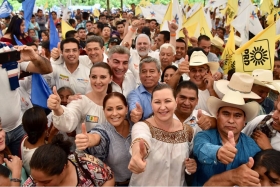 En carácter de ciudadanos el gobernador Tony Gali y Dinorah López cobijaron a Martha Erika 