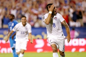 Clint Dempsey marc&oacute; el primer gol.