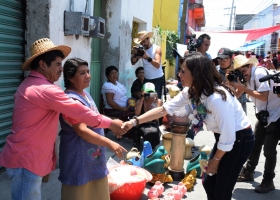 Mejorar mercado y carreteras de Chietla ofrece Blanca Alcalá