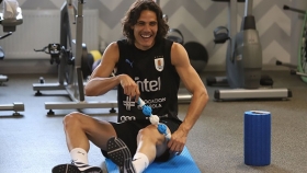 Cavani muestra mejoría y Uruguay espera tenerlo en Cuartos