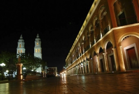 Recorrido a pie por el Paseo Montejo.