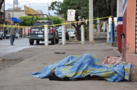 Fallece alcoholico en vía pública