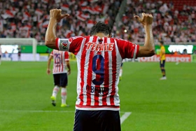 Chivas ya gano con dos goles de Omar Bravo